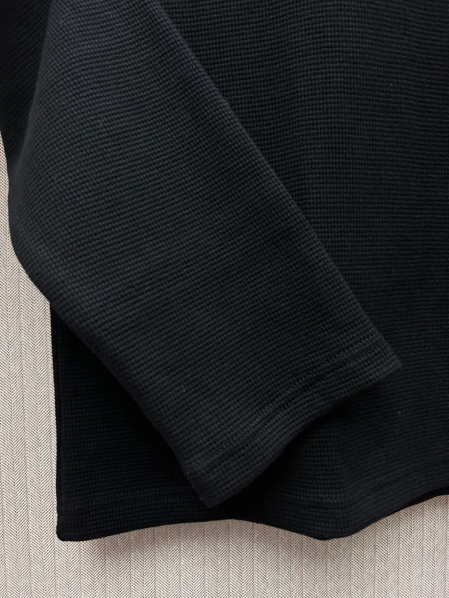 🅿️430 Crow Heart 25SS Sanskrit Henley Collar Waffle Sweatshirt. The fabric is made of 350g cotton waffle double-layer material before washing. Code number: S.M.L